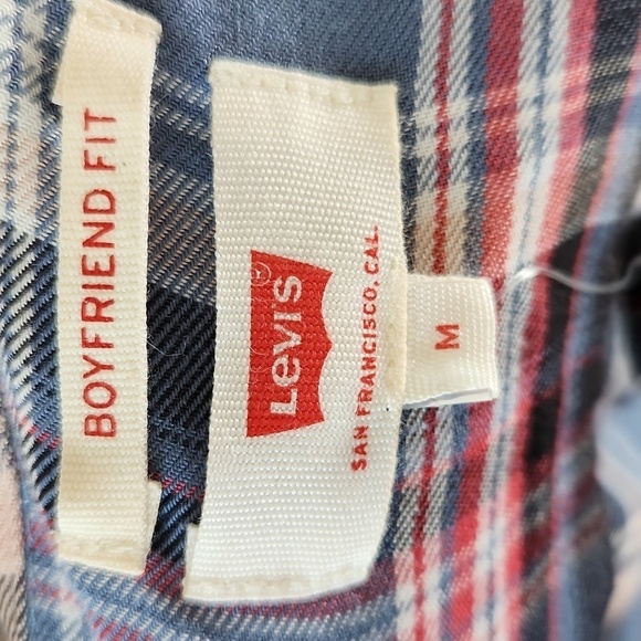 NWT Levi's women's boyfriend fit button down shirt - Picture 4 of 6
